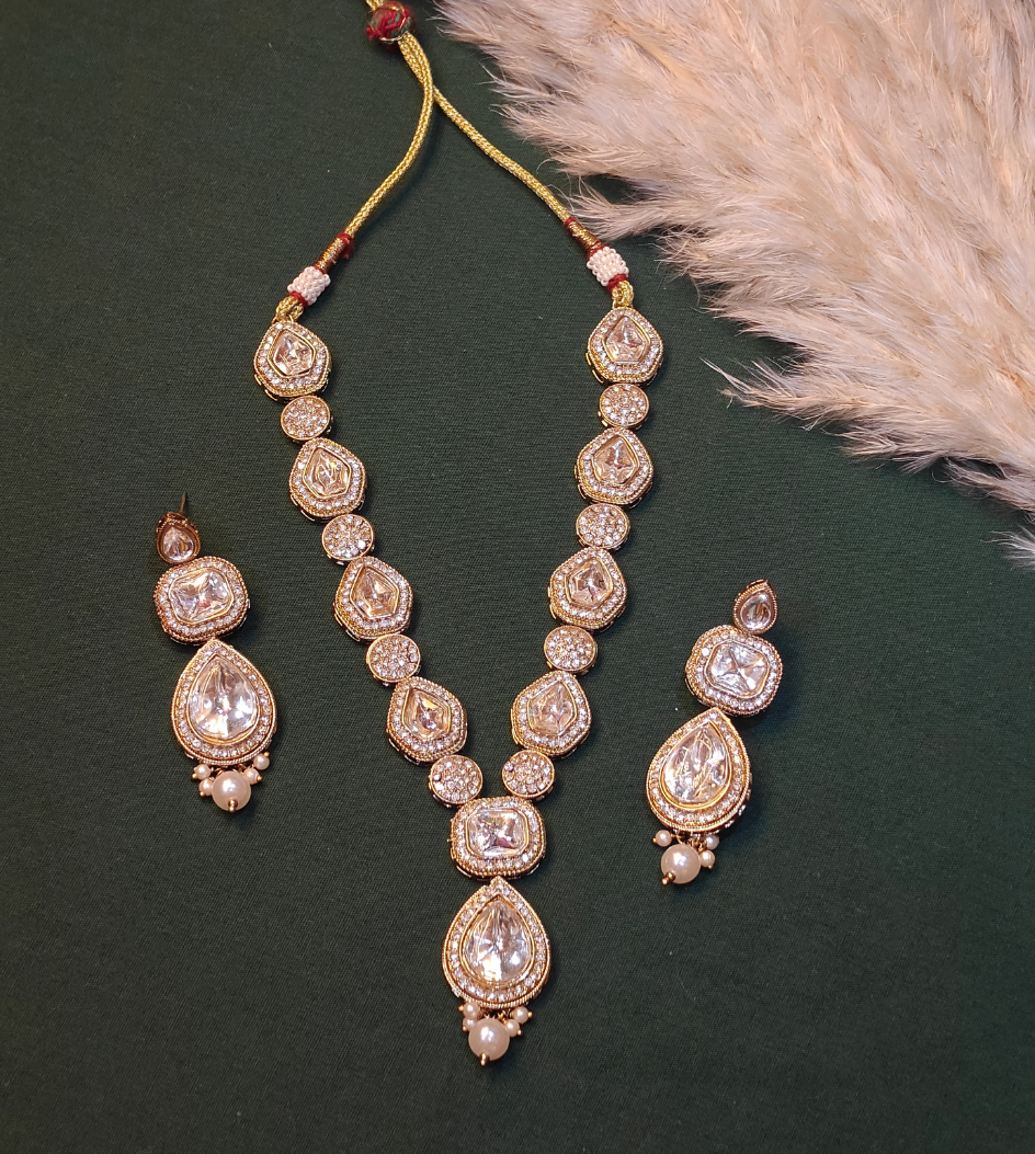 WHITE SHAMA JEWELLERY SET