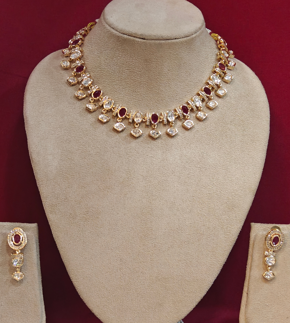 MAROON INAYA JEWELLERY SET
