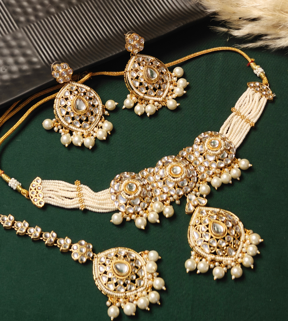 WHITE ANVESHA JEWELLERY SET