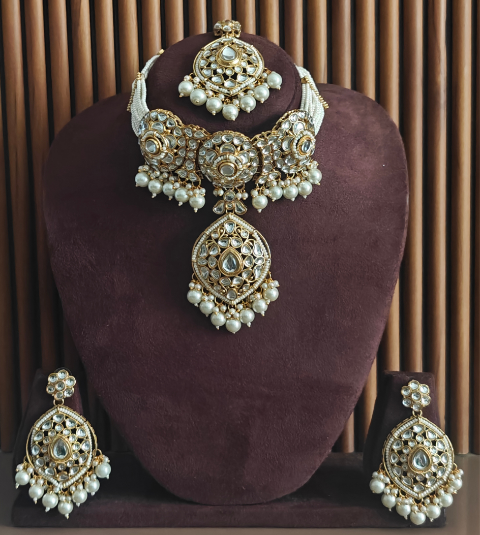 WHITE ANVESHA JEWELLERY SET