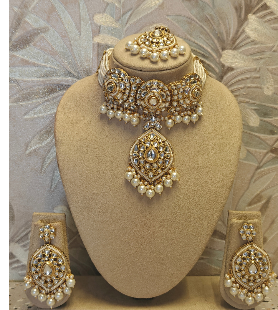 WHITE ANVESHA JEWELLERY SET
