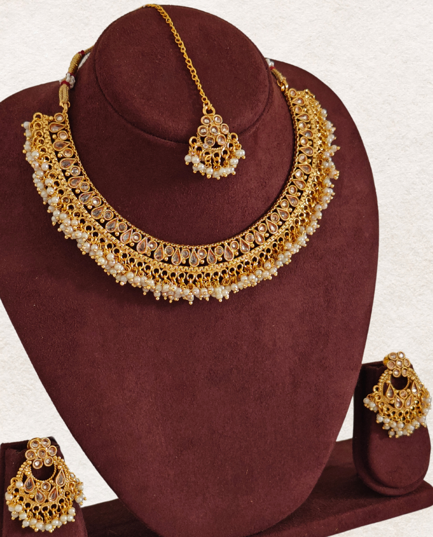 WHITE DHVIJA JEWELLERY SET