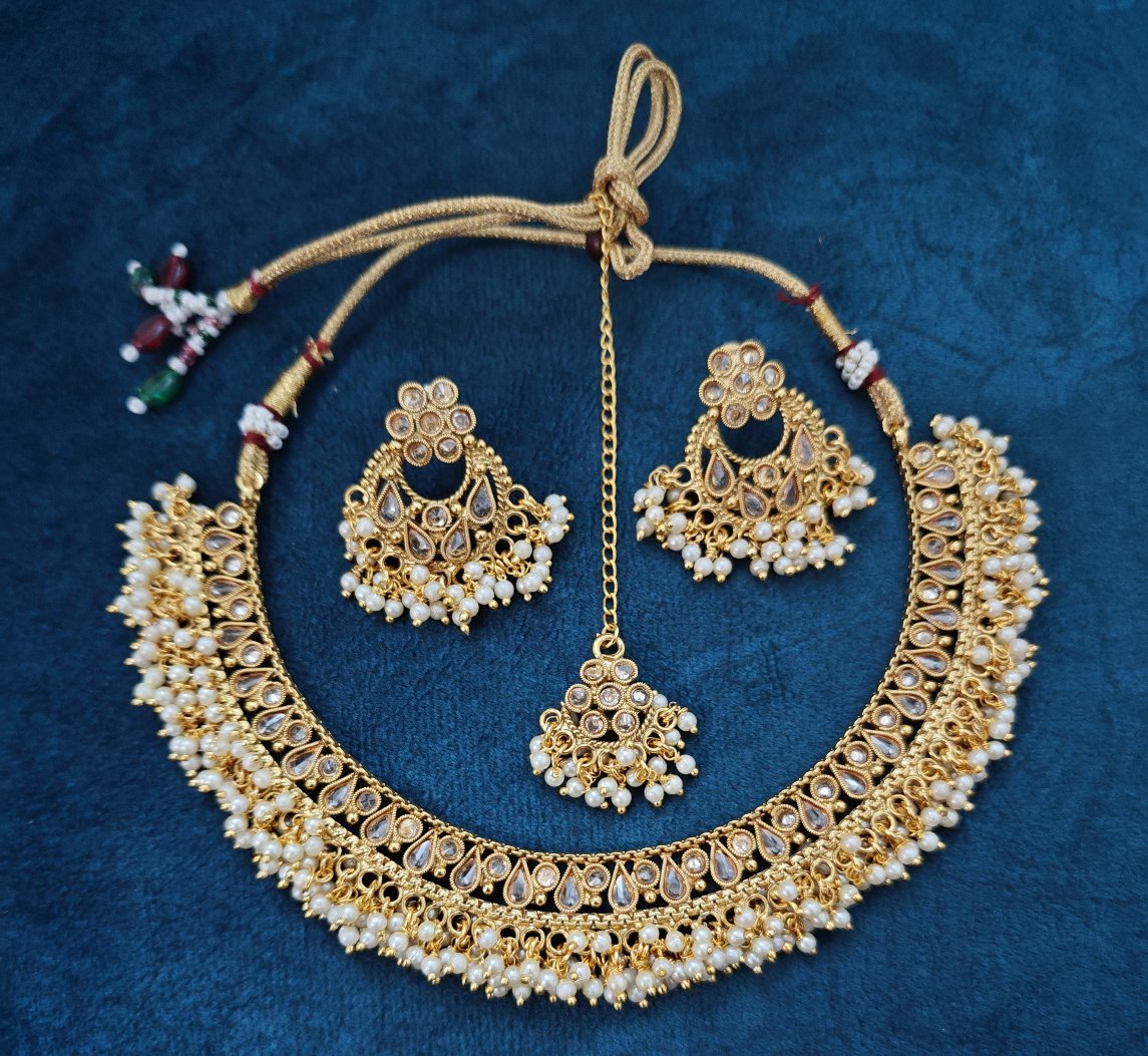 WHITE DHVIJA JEWELLERY SET