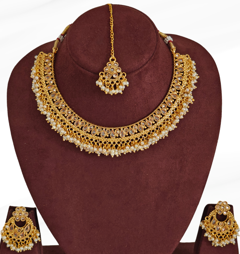 WHITE DHVIJA JEWELLERY SET