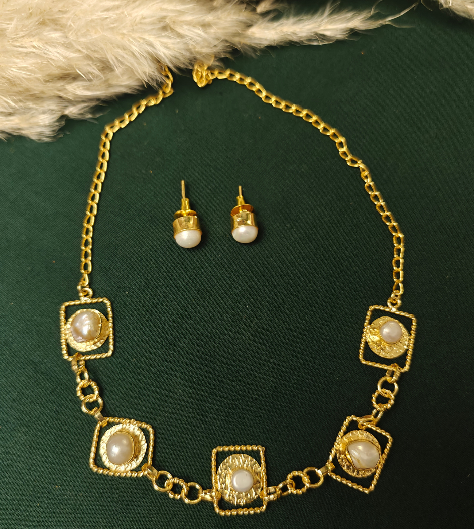 WHITE DEVIKA JEWELLERY SET