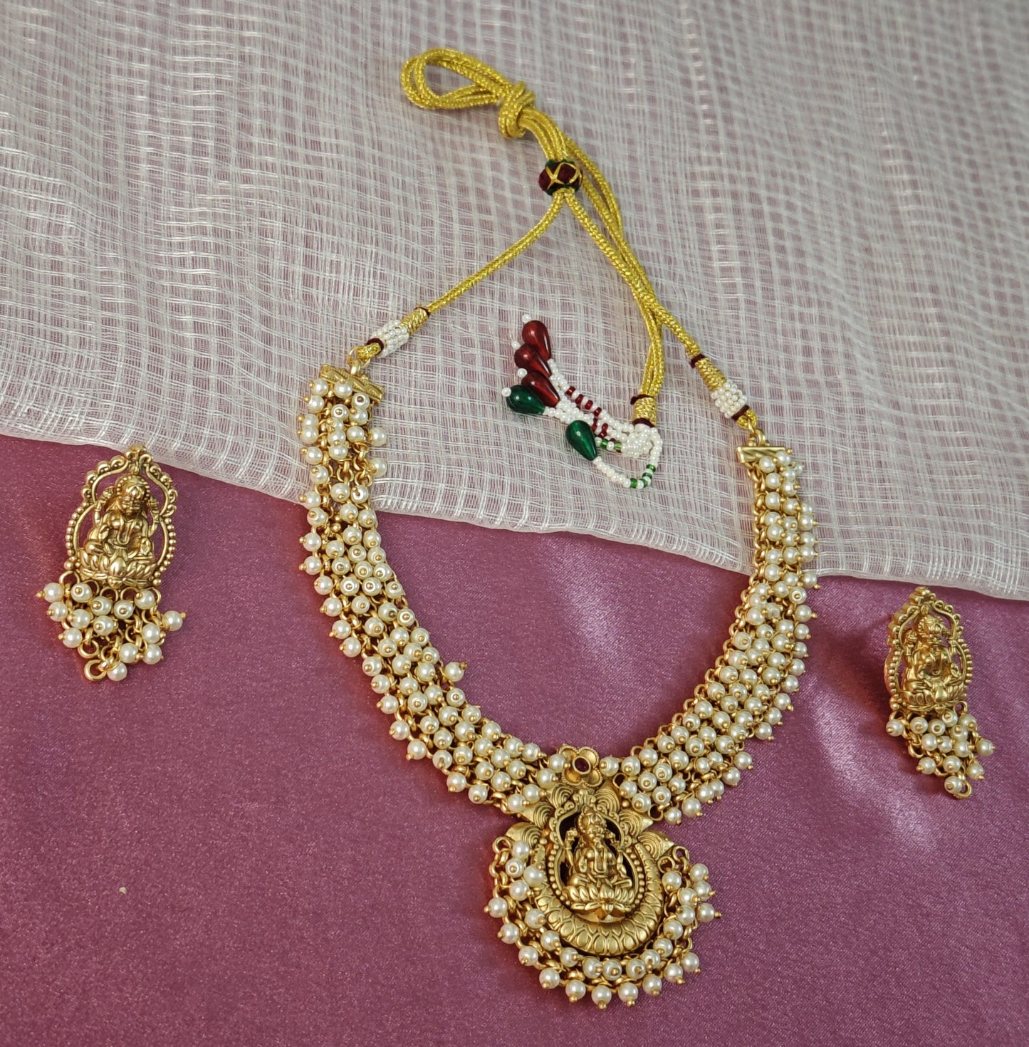 WHITE MEESHA JEWELLERY SET