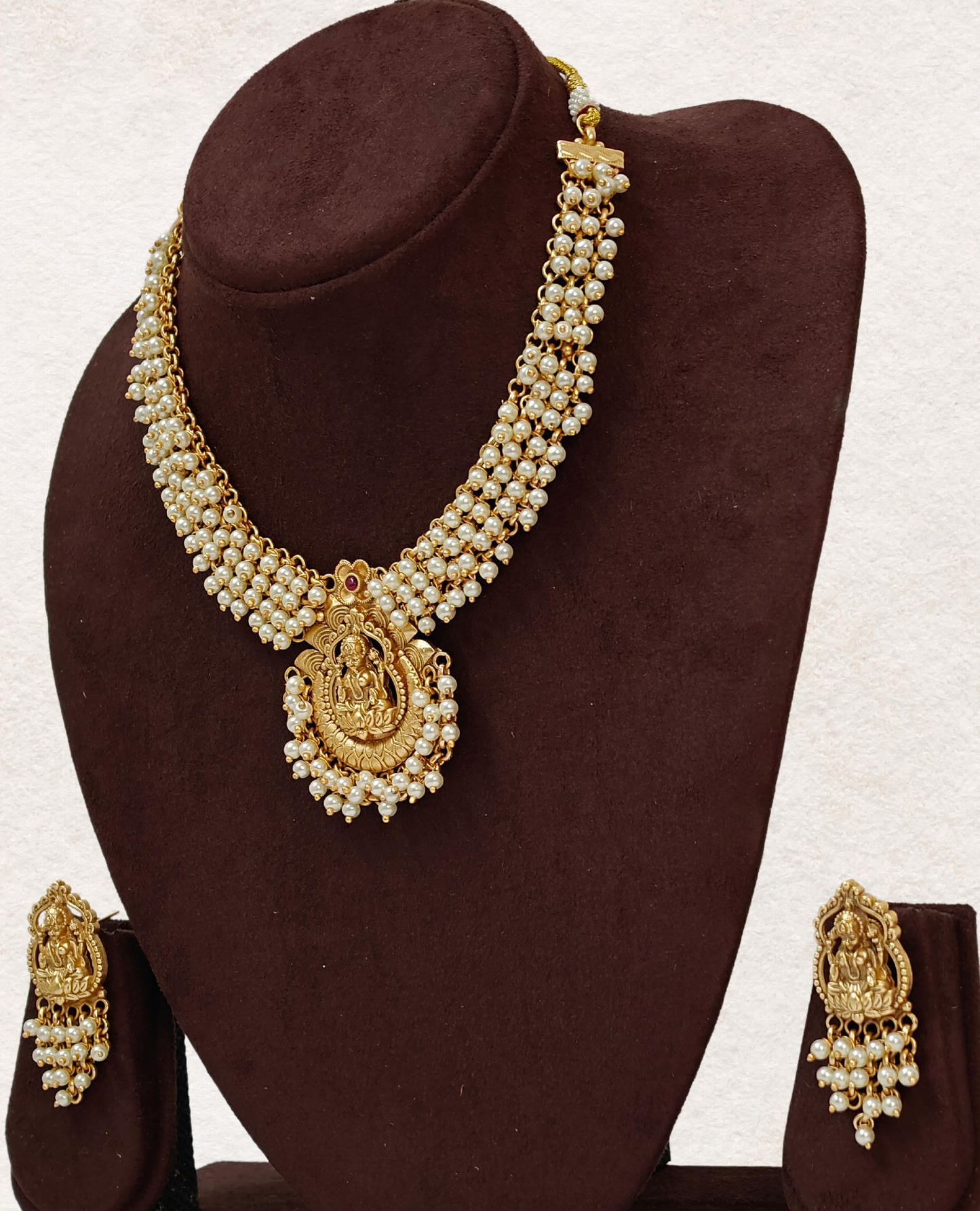 WHITE MEESHA JEWELLERY SET