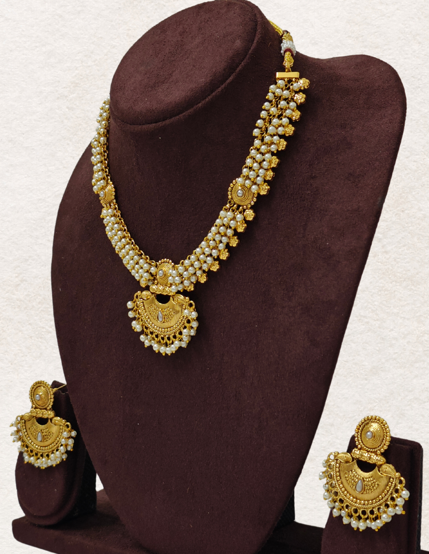 WHITE RAJANI JEWELLERY SET