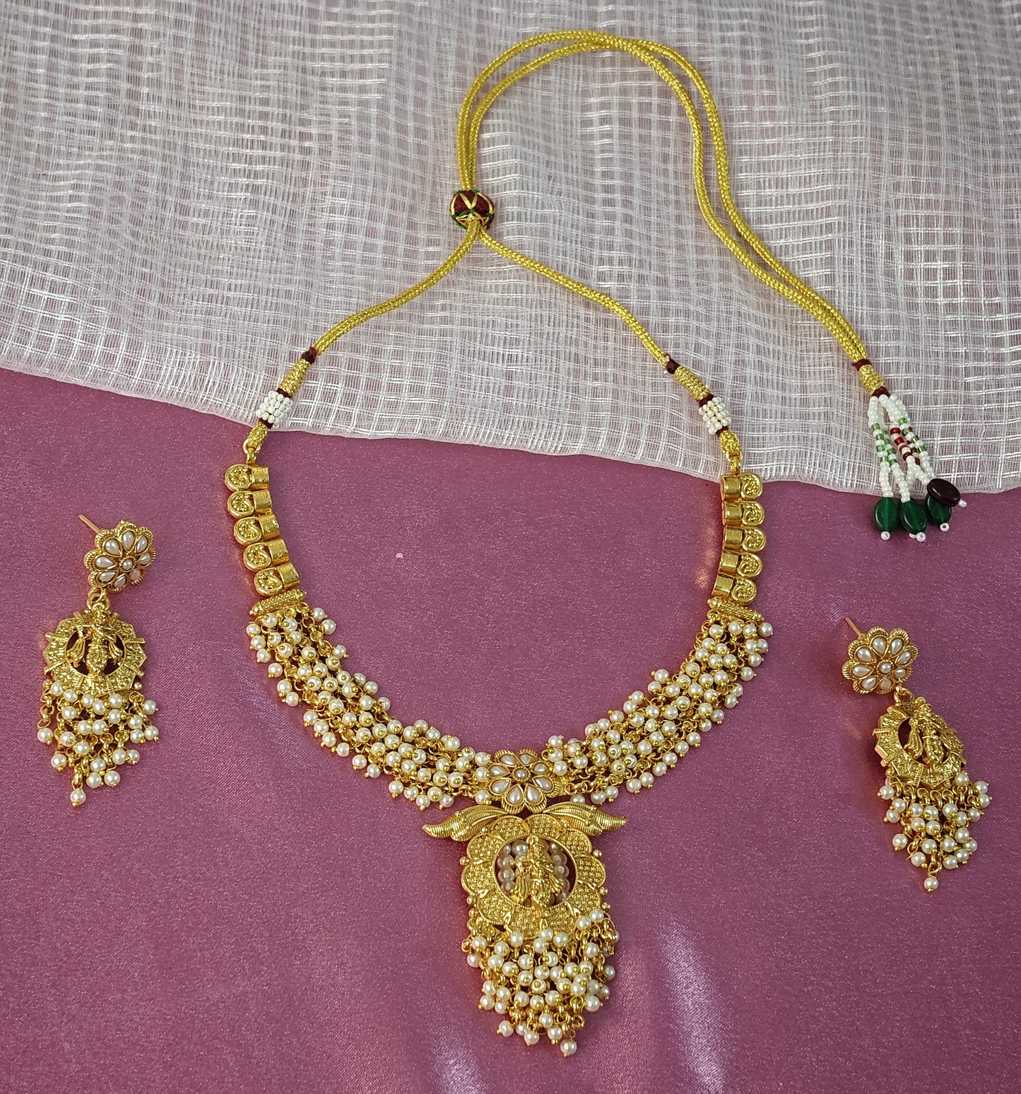 WHITE PREETHA JEWELLERY SET