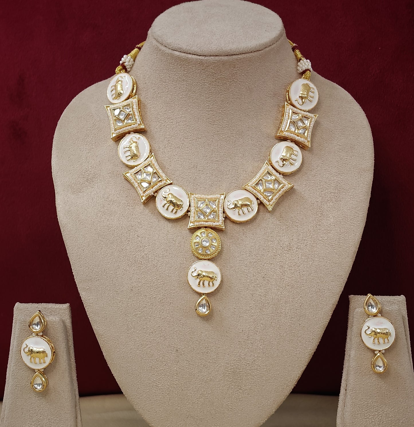 WHITE NANDINI JEWELLERY SET