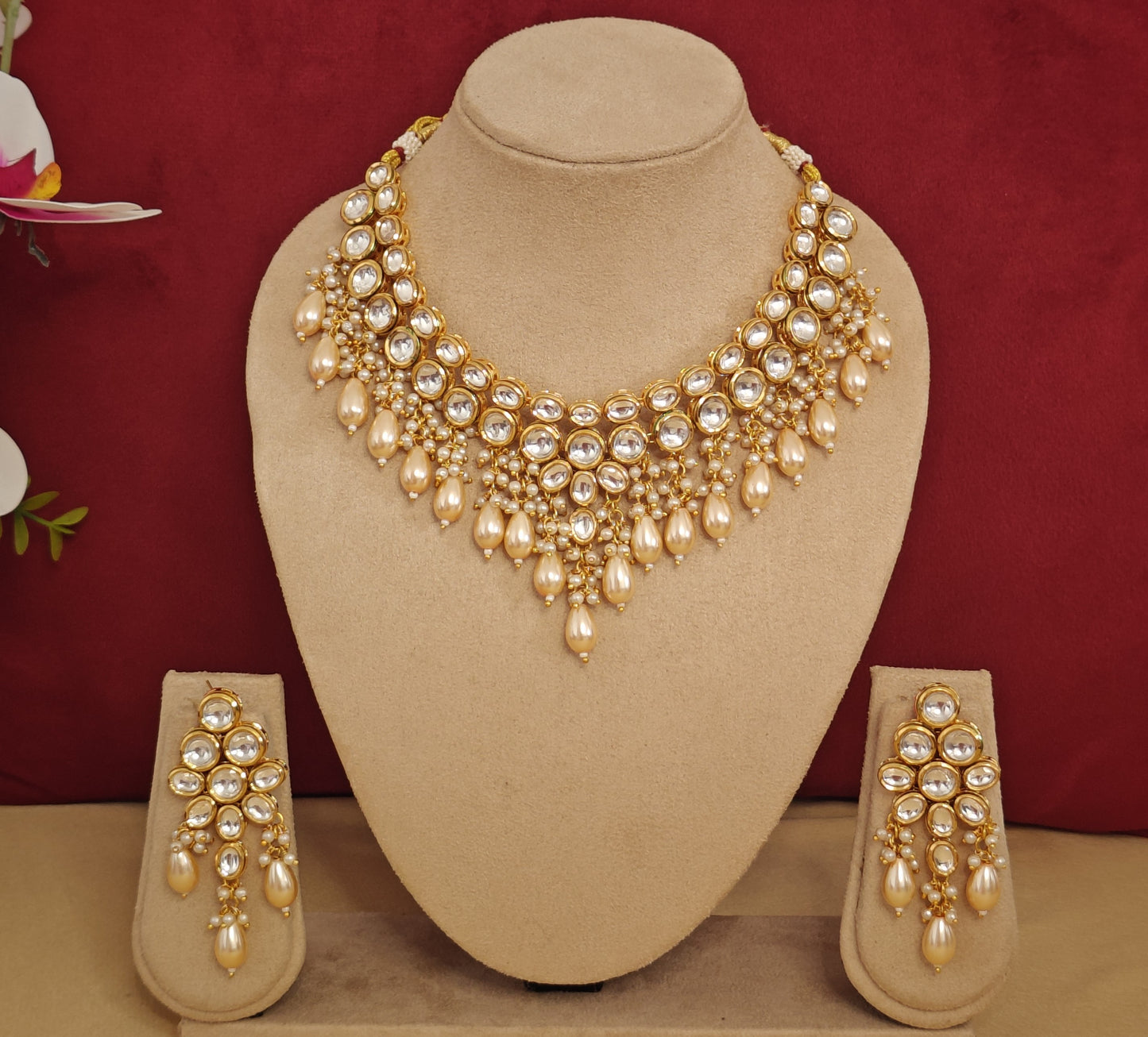 BEIGE VIDHI KUNDAN JEWELLERY SET