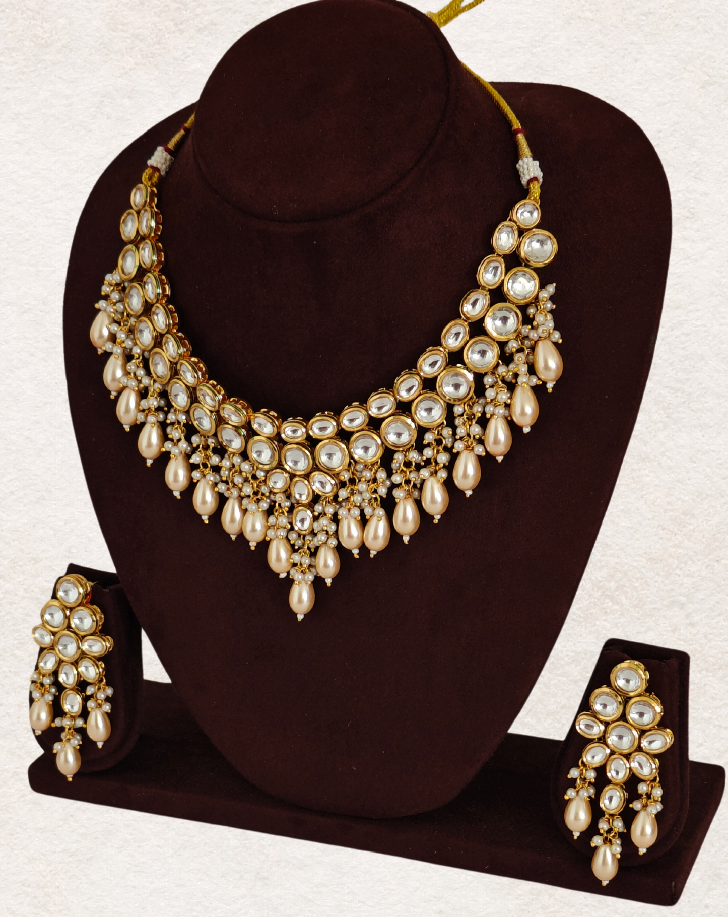 BEIGE VIDHI KUNDAN JEWELLERY SET