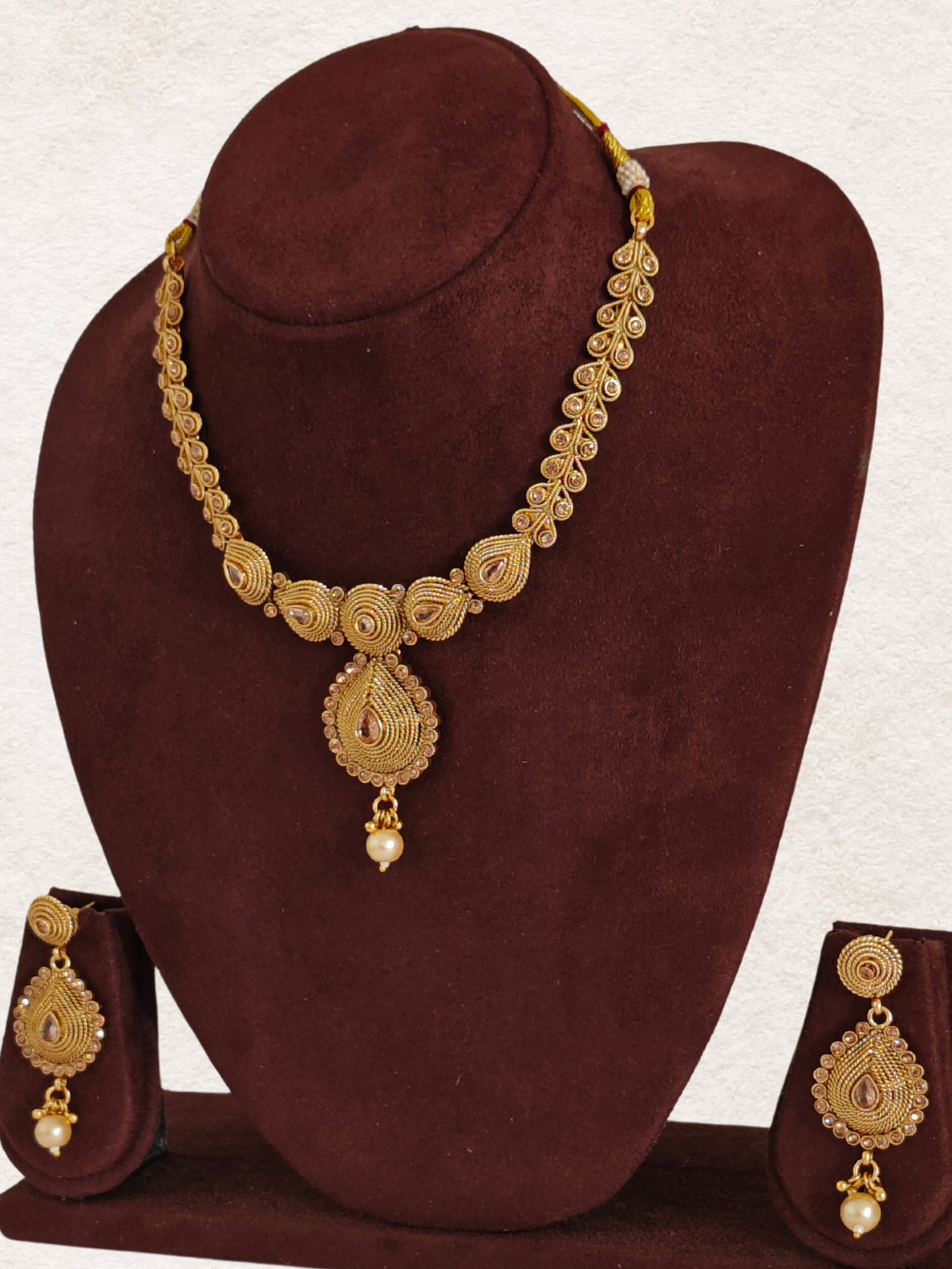 GOLDEN TOSHNA JEWELLERY SET