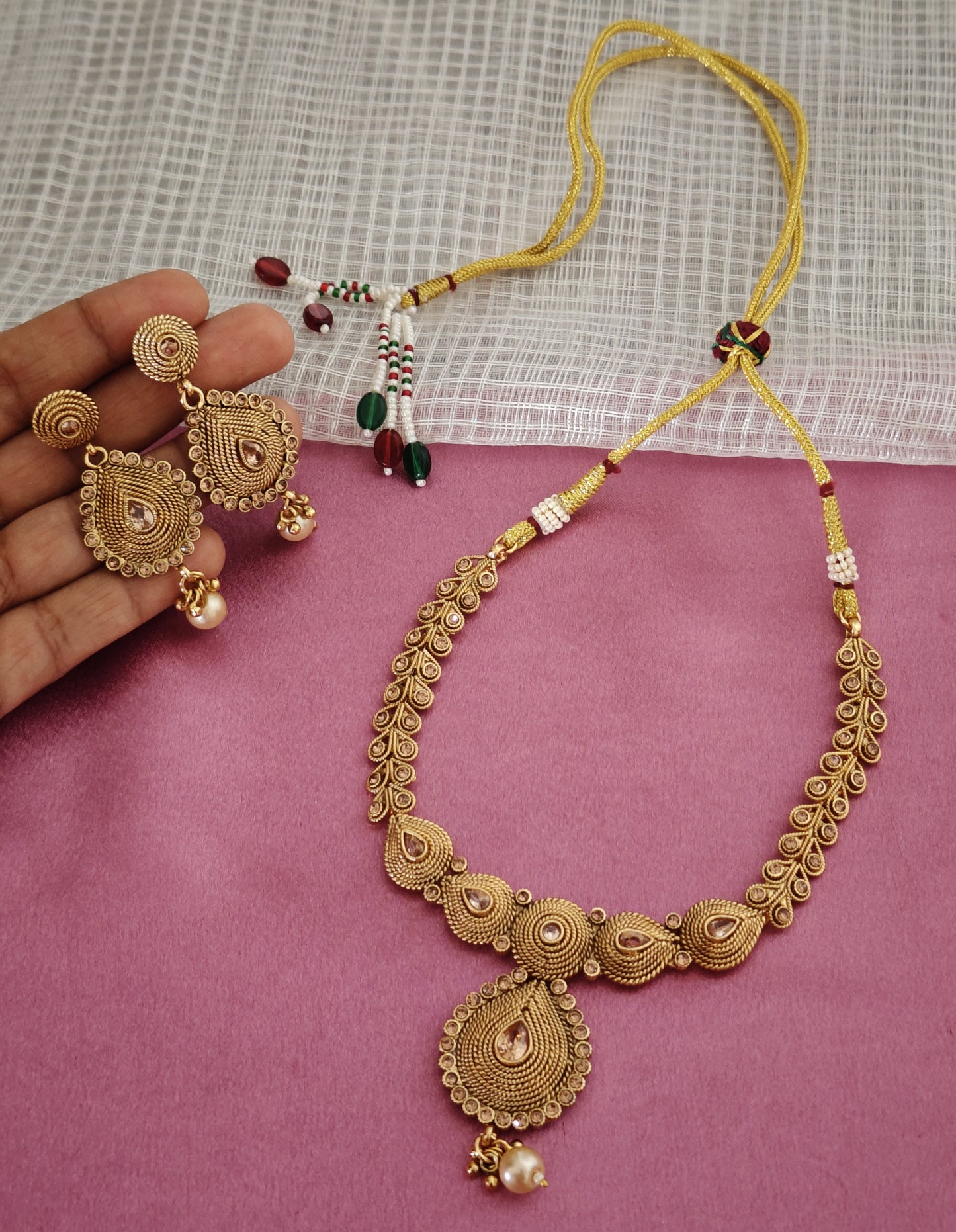 GOLDEN TOSHNA JEWELLERY SET