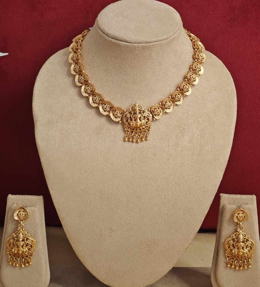 GOLDEN AADARSHINA TEMPLE JEWELLERY SET