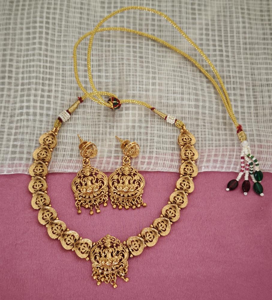 GOLDEN AADARSHINA TEMPLE JEWELLERY SET