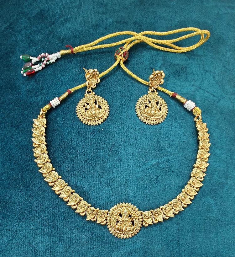 GOLDEN MAHIRA TEMPLE JEWELLERY SET