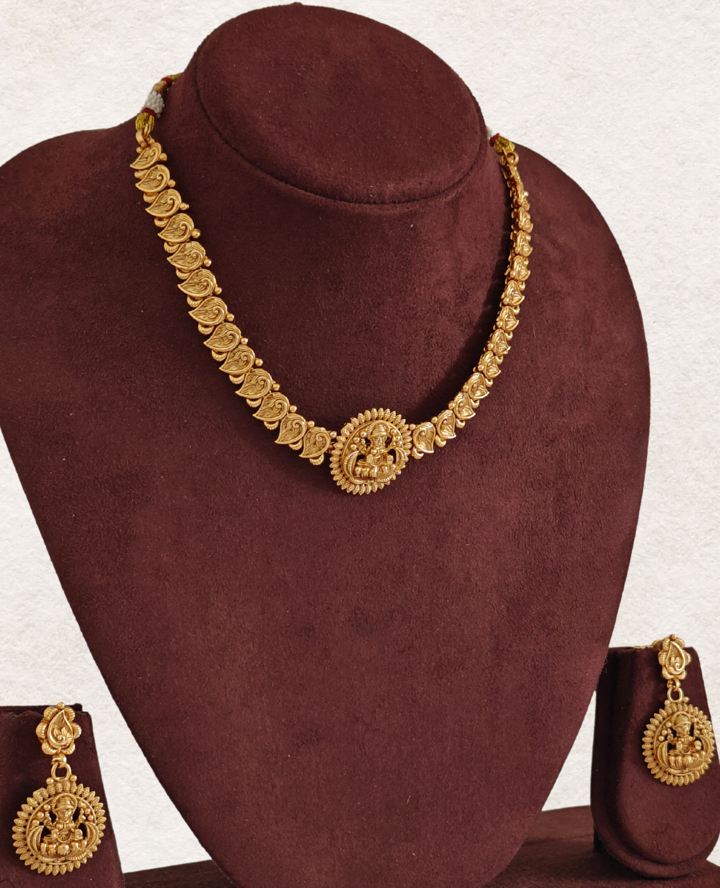 GOLDEN MAHIRA TEMPLE JEWELLERY SET