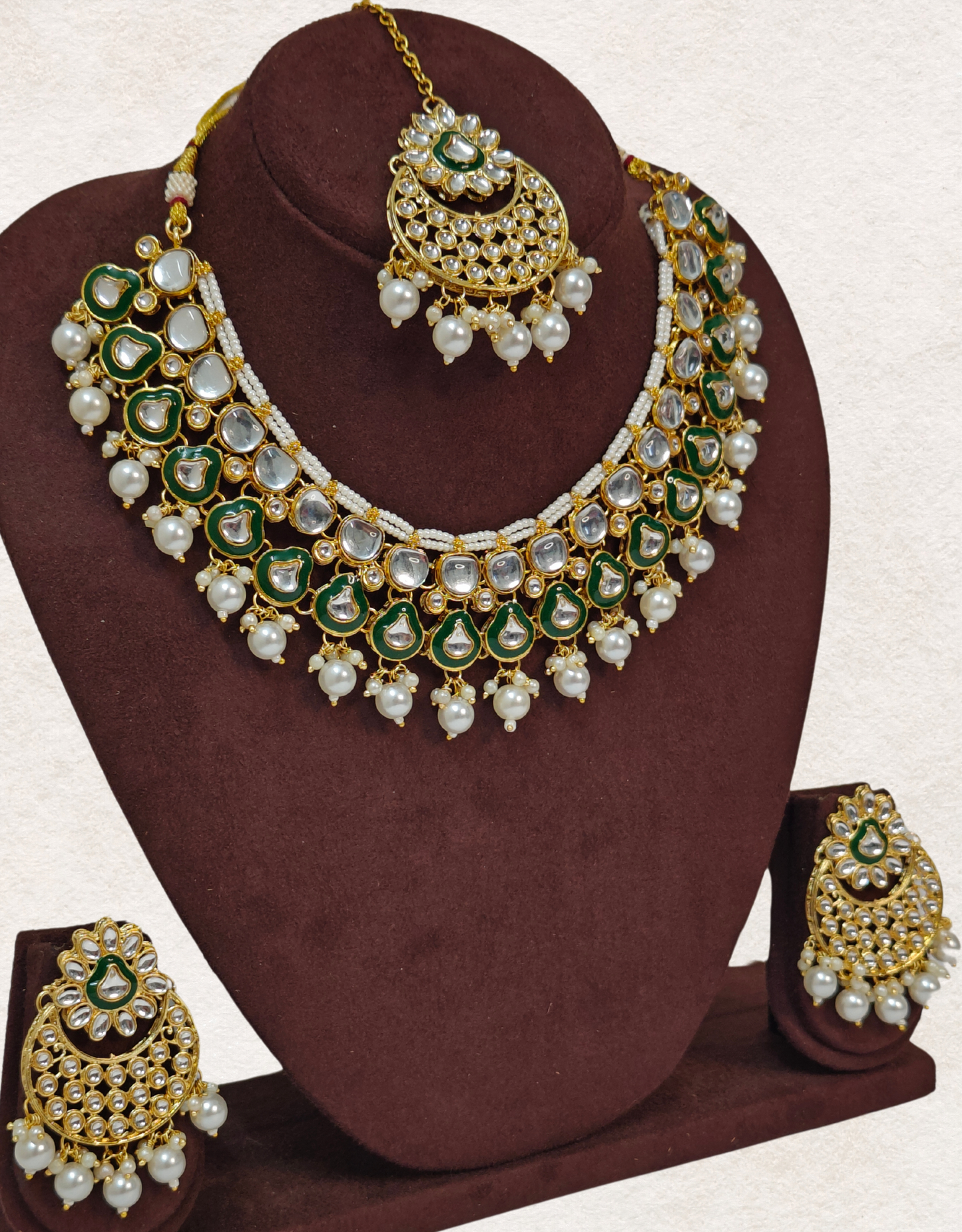 WHITE ARIKA JEWELLERY SET