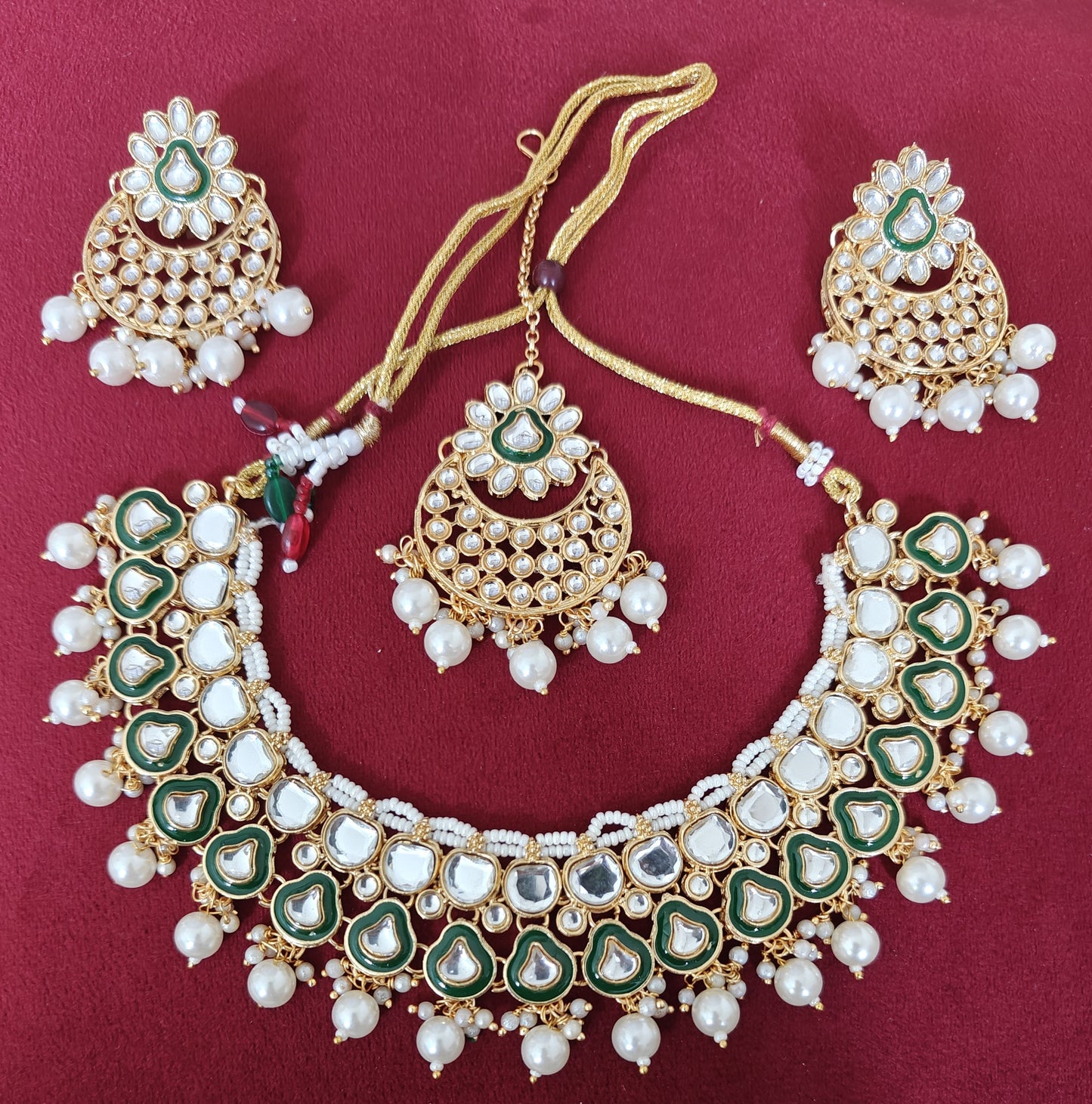 WHITE ARIKA JEWELLERY SET