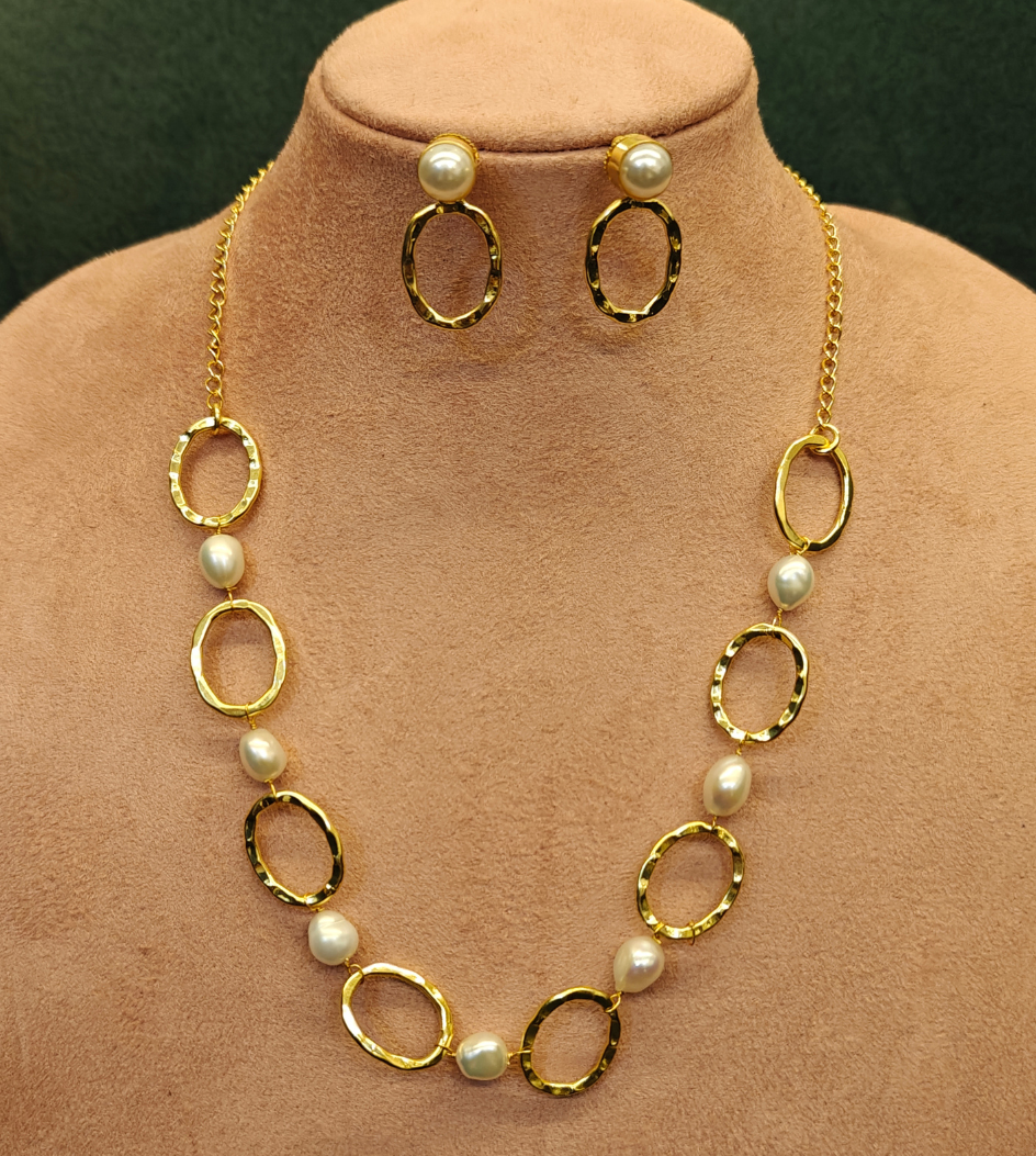 WHITE GIREESHA JEWELLERY SET
