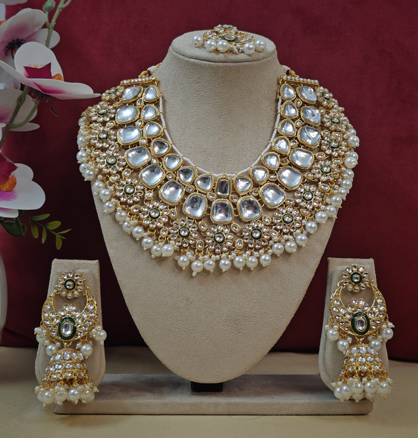 WHITE SHREENI JEWELLERY SET