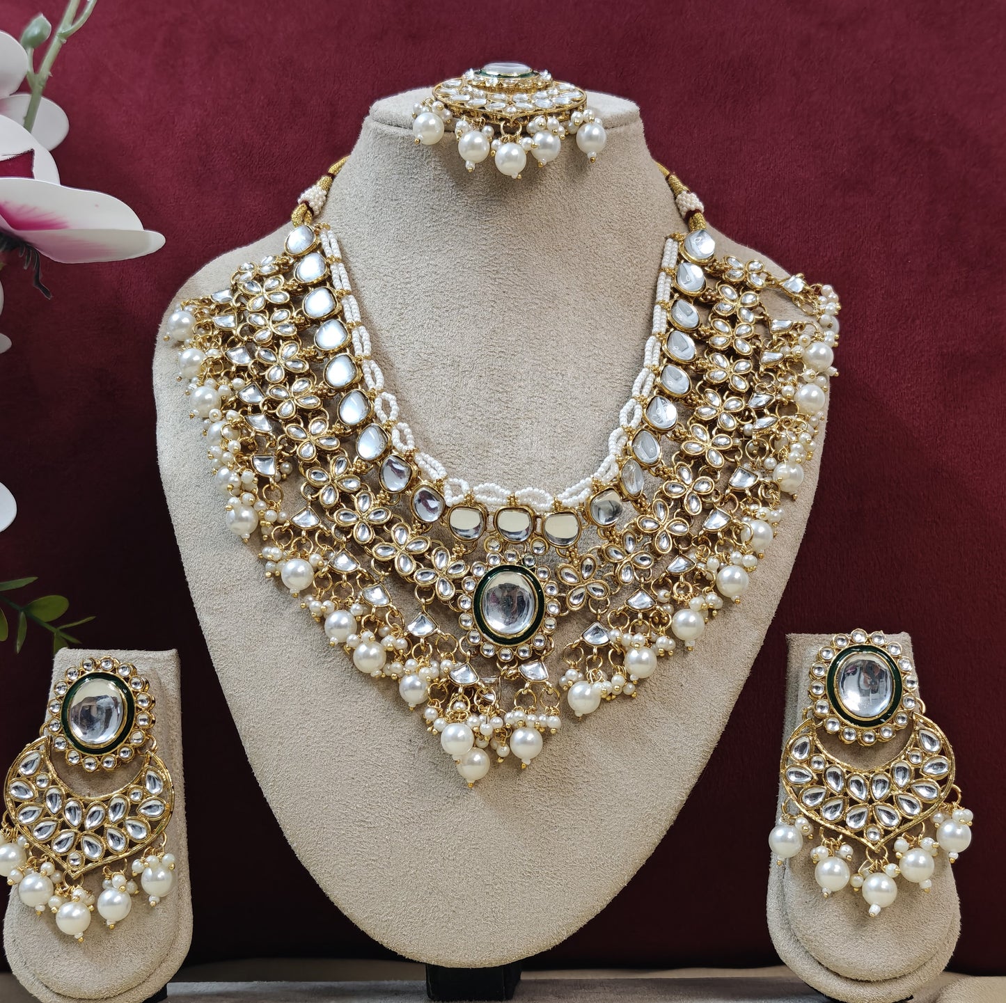 WHITE NIYATI JEWELLERY SET