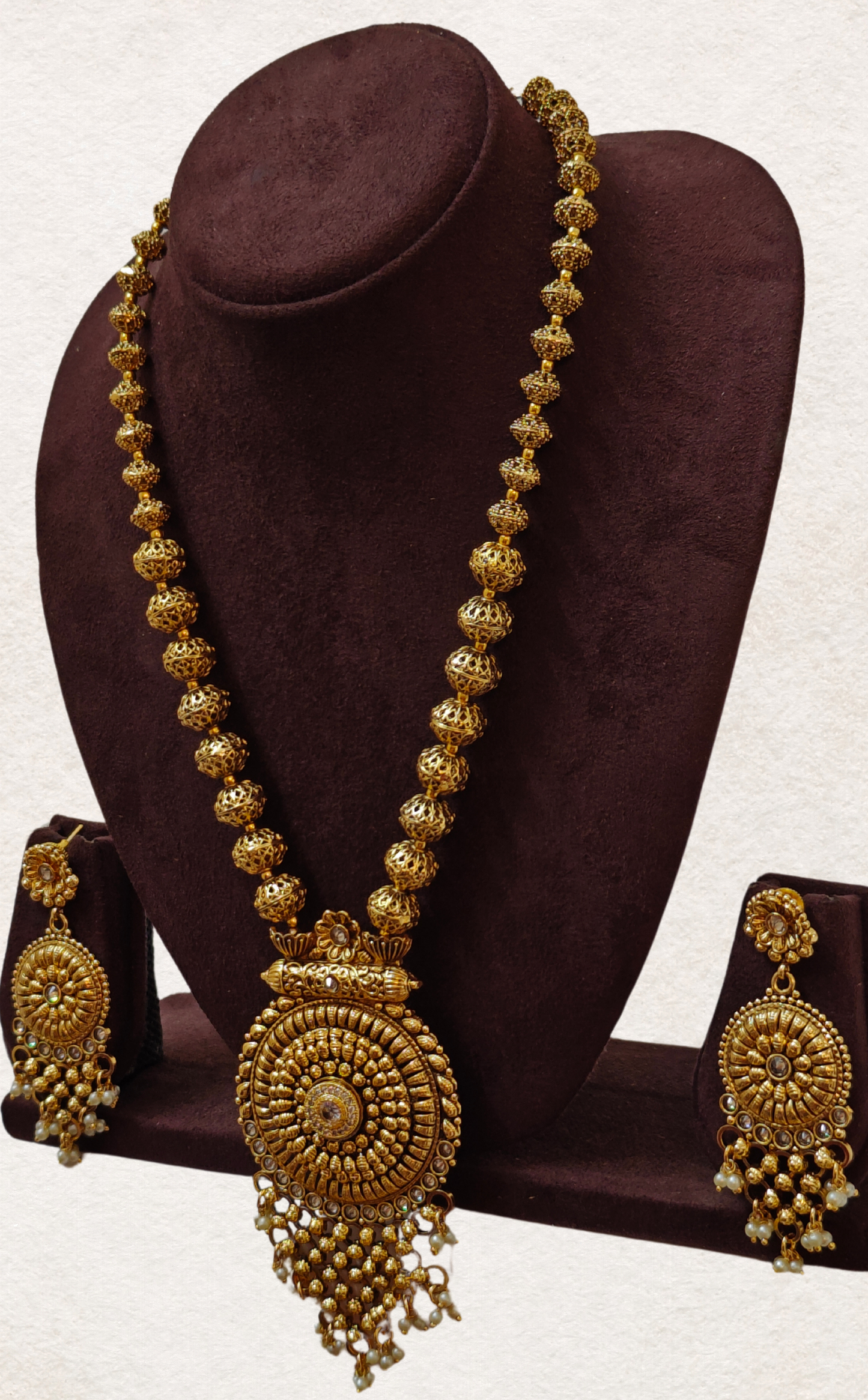 WHITE AASTHA JEWELLERY SET