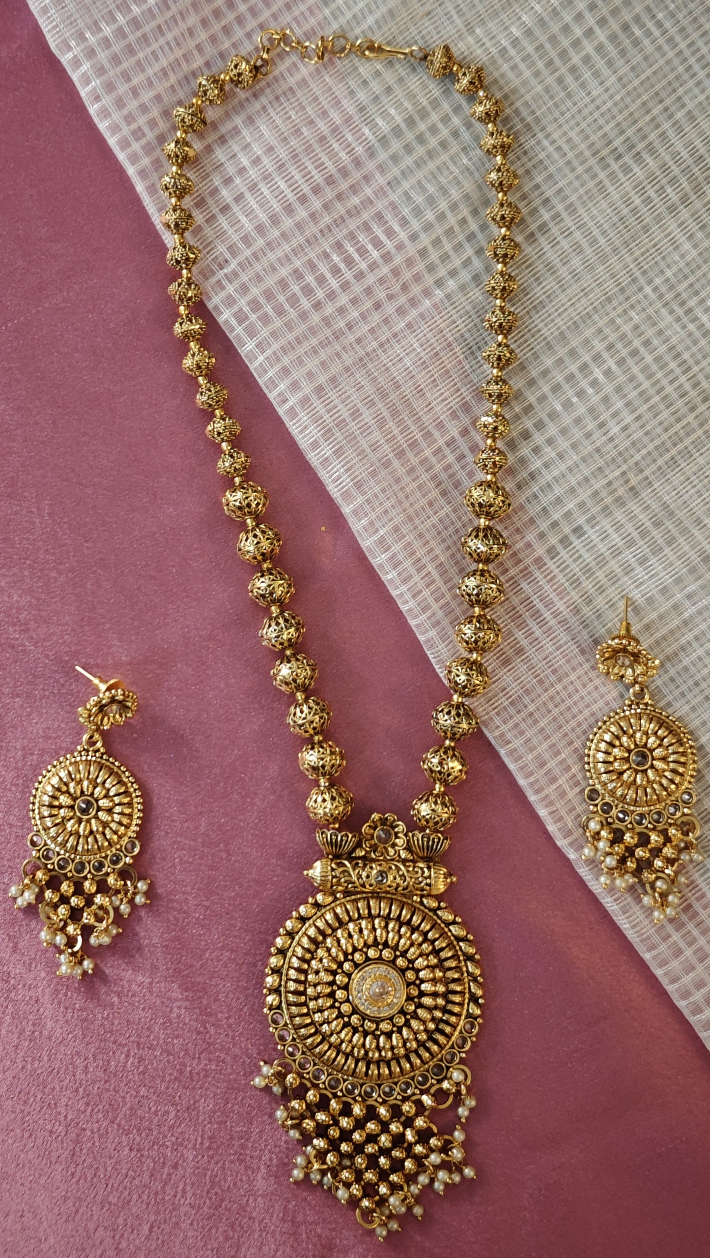 WHITE AASTHA JEWELLERY SET