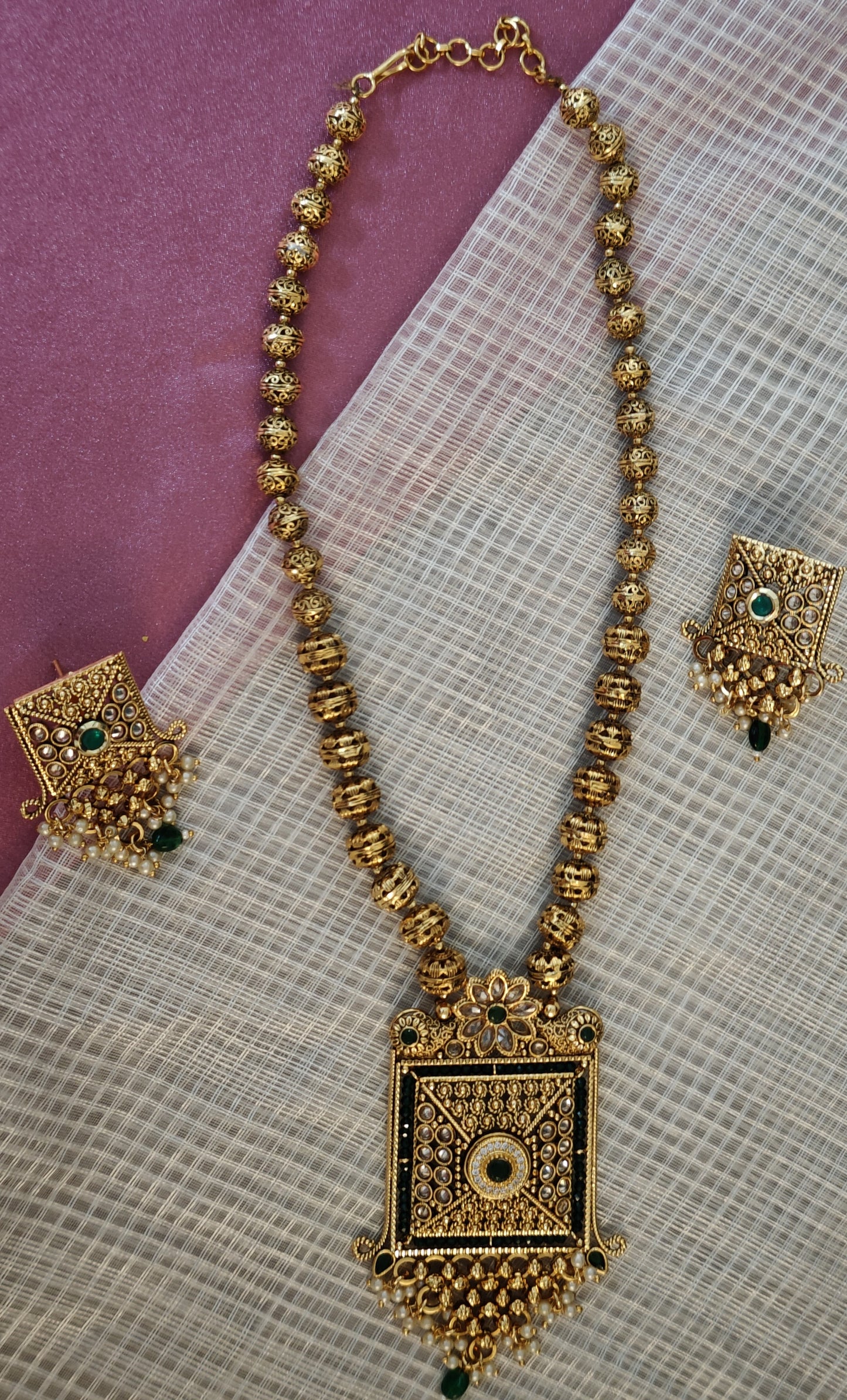 GREEN SAANVIKA JEWELLERY SET