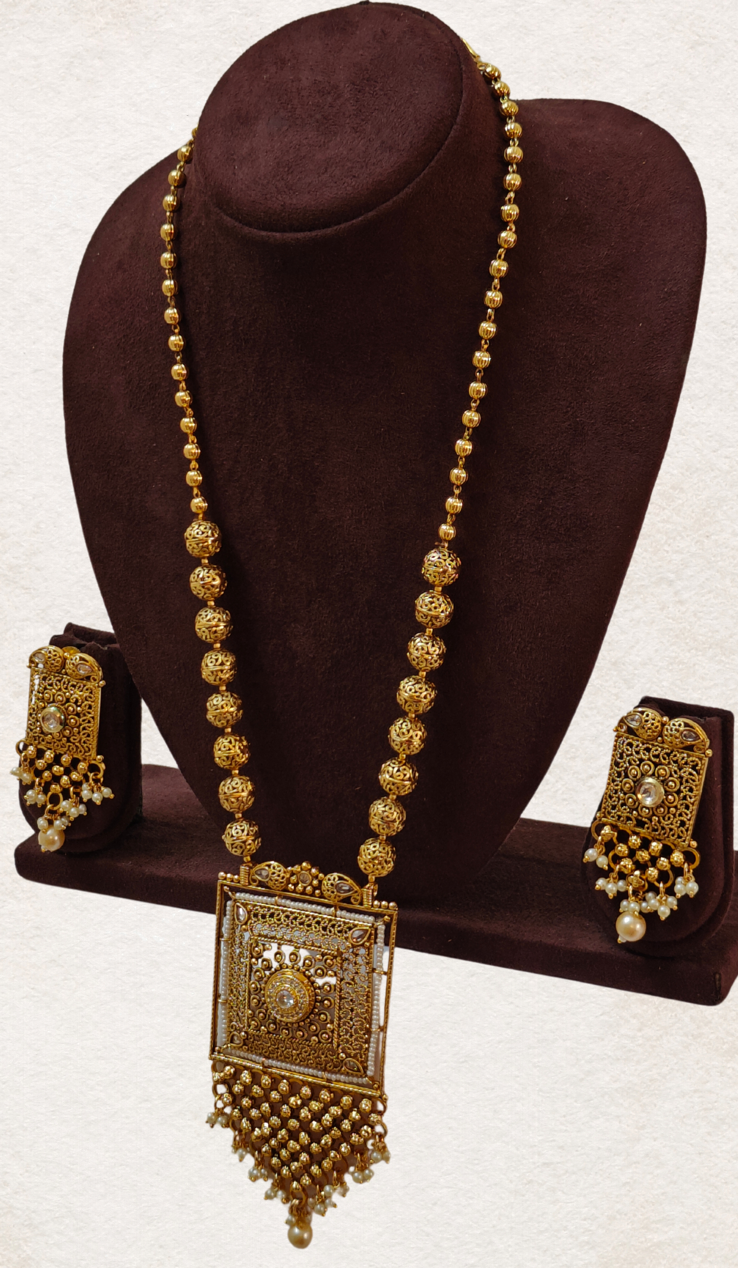 WHITE AANSHI JEWELLERY SET