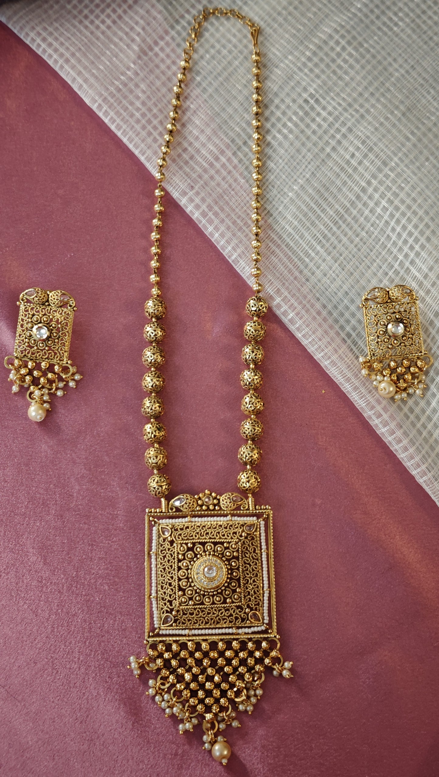 WHITE AANSHI JEWELLERY SET