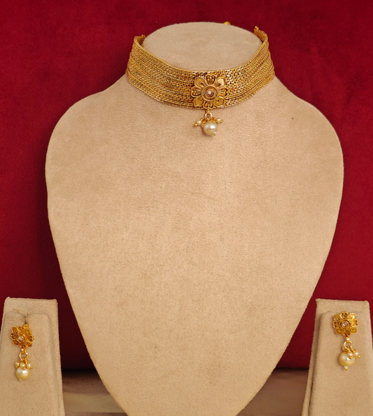 GOLDEN CHARVI JEWELLERY SET