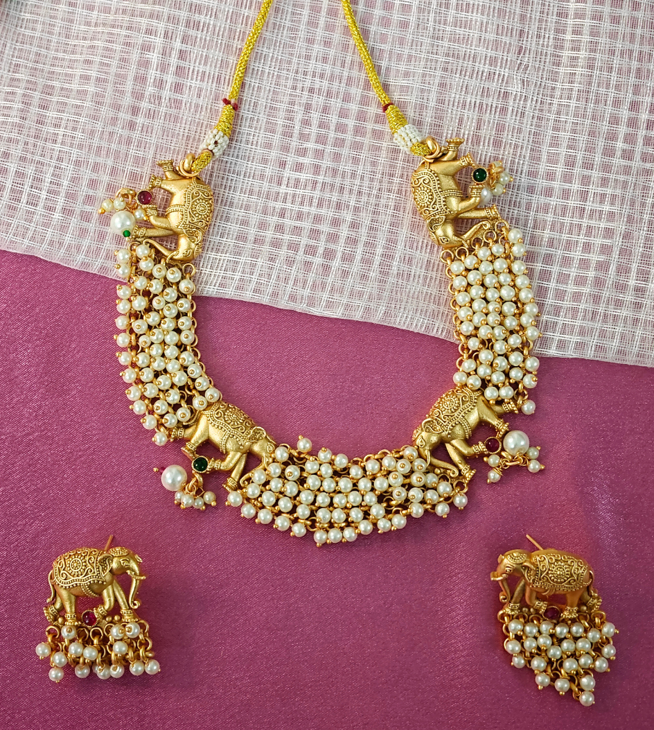 WHITE SAMARA JEWELLERY SET