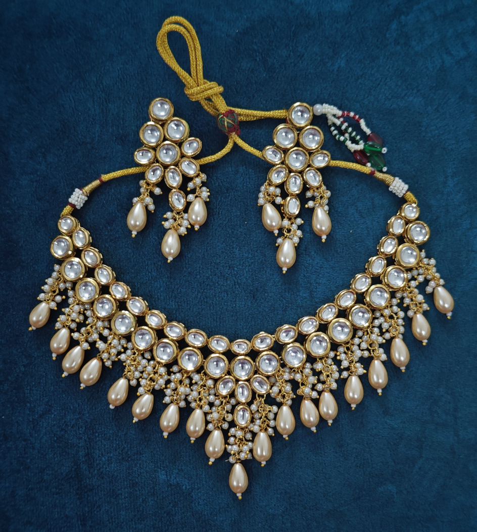 BEIGE VIDHI KUNDAN JEWELLERY SET