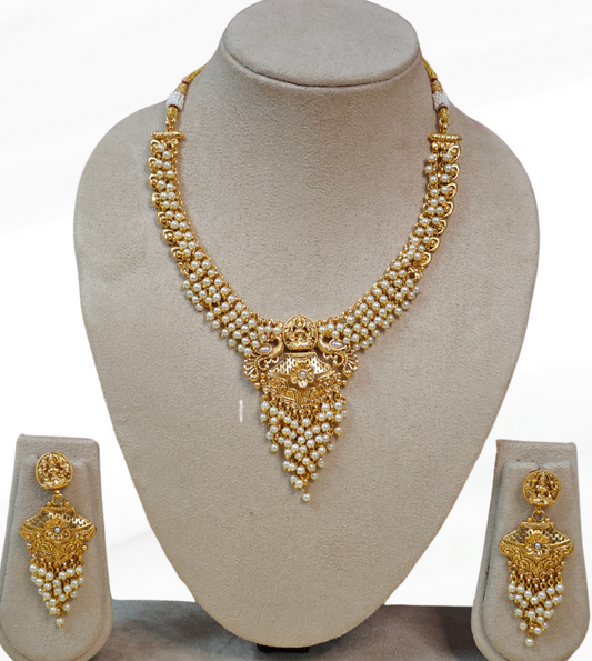 WHITE PIHU JEWELLERY SET