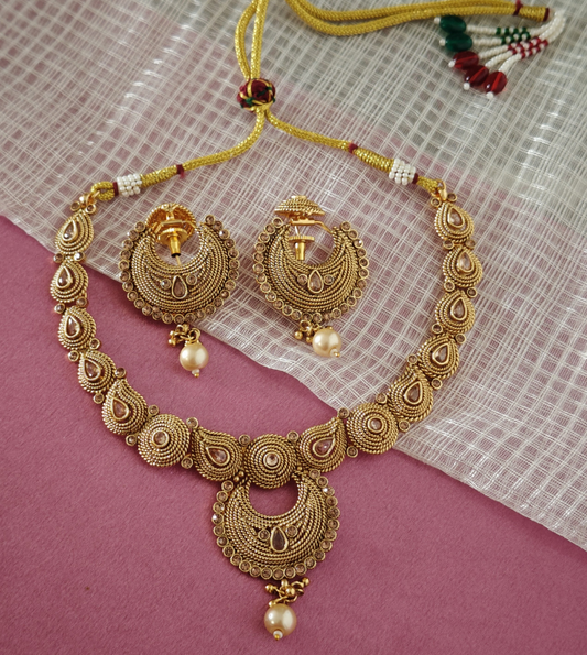 GOLDEN KAAVYA JEWELLERY SET