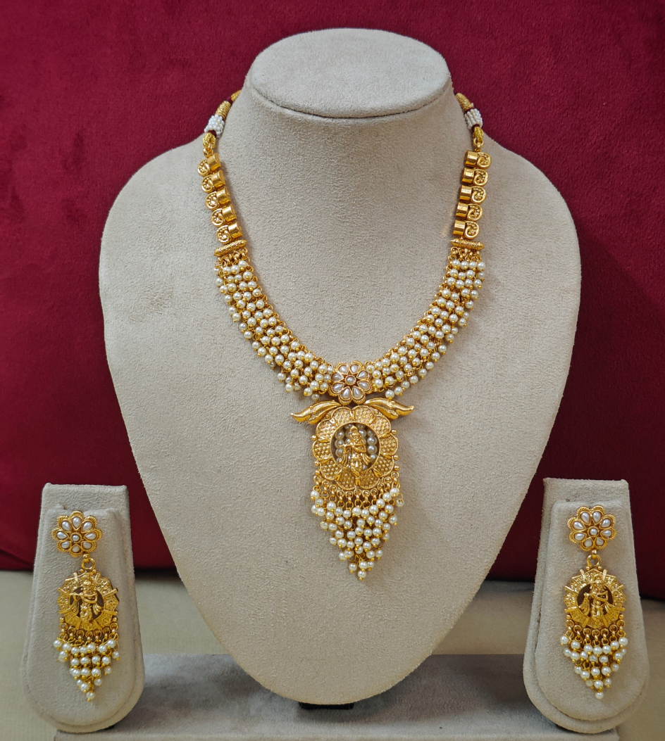 WHITE PREETHA JEWELLERY SET