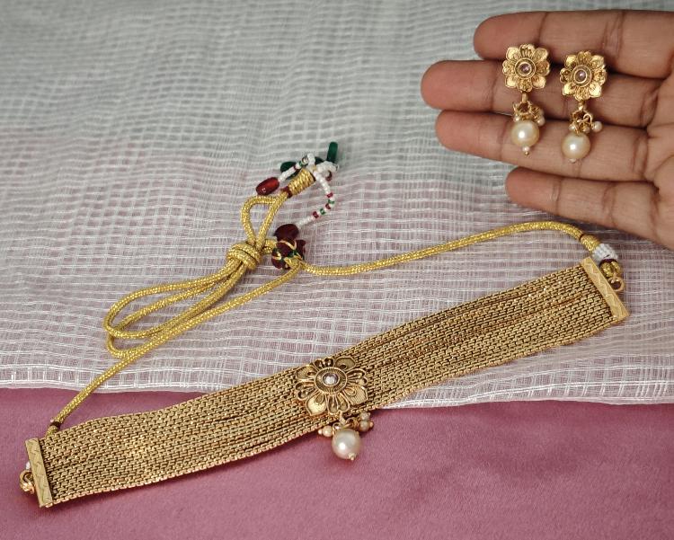 GOLDEN CHARVI JEWELLERY SET