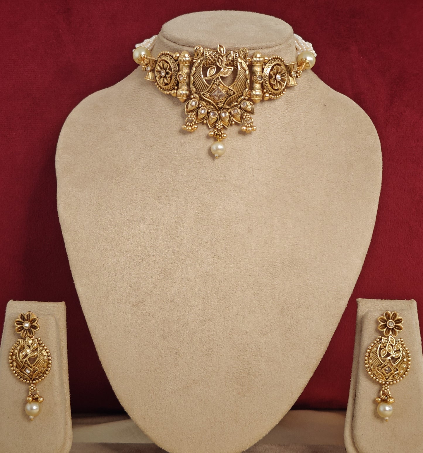 WHITE RISHIKA JEWELLERY SET