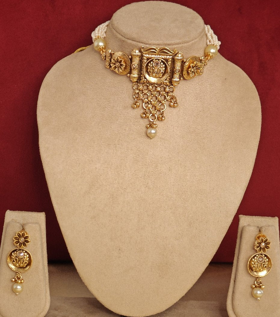 WHITE PRAVYA JEWELLERY SET