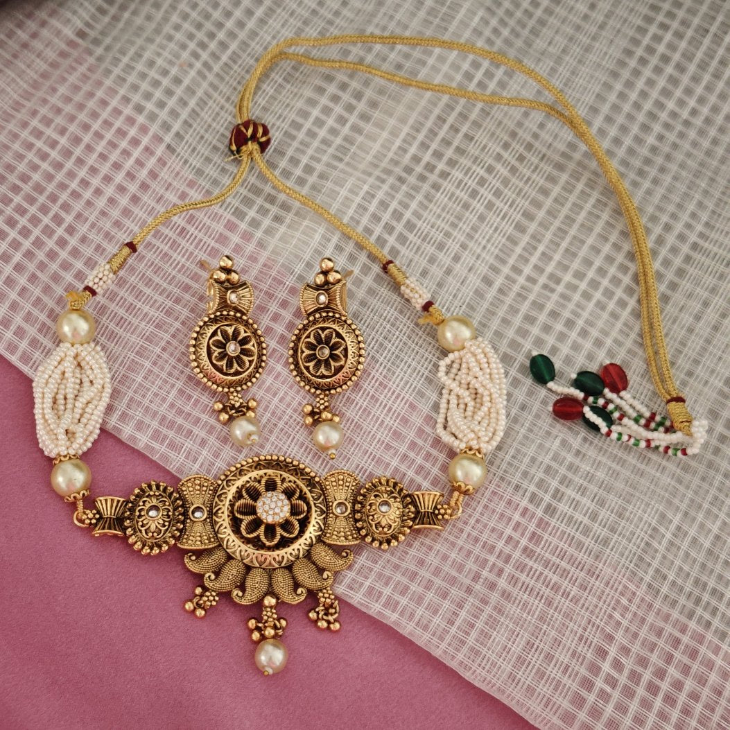 WHITE RAYNA JEWELLERY SET