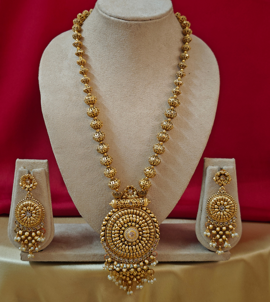 WHITE AASTHA JEWELLERY SET