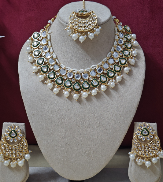 WHITE ARIKA JEWELLERY SET