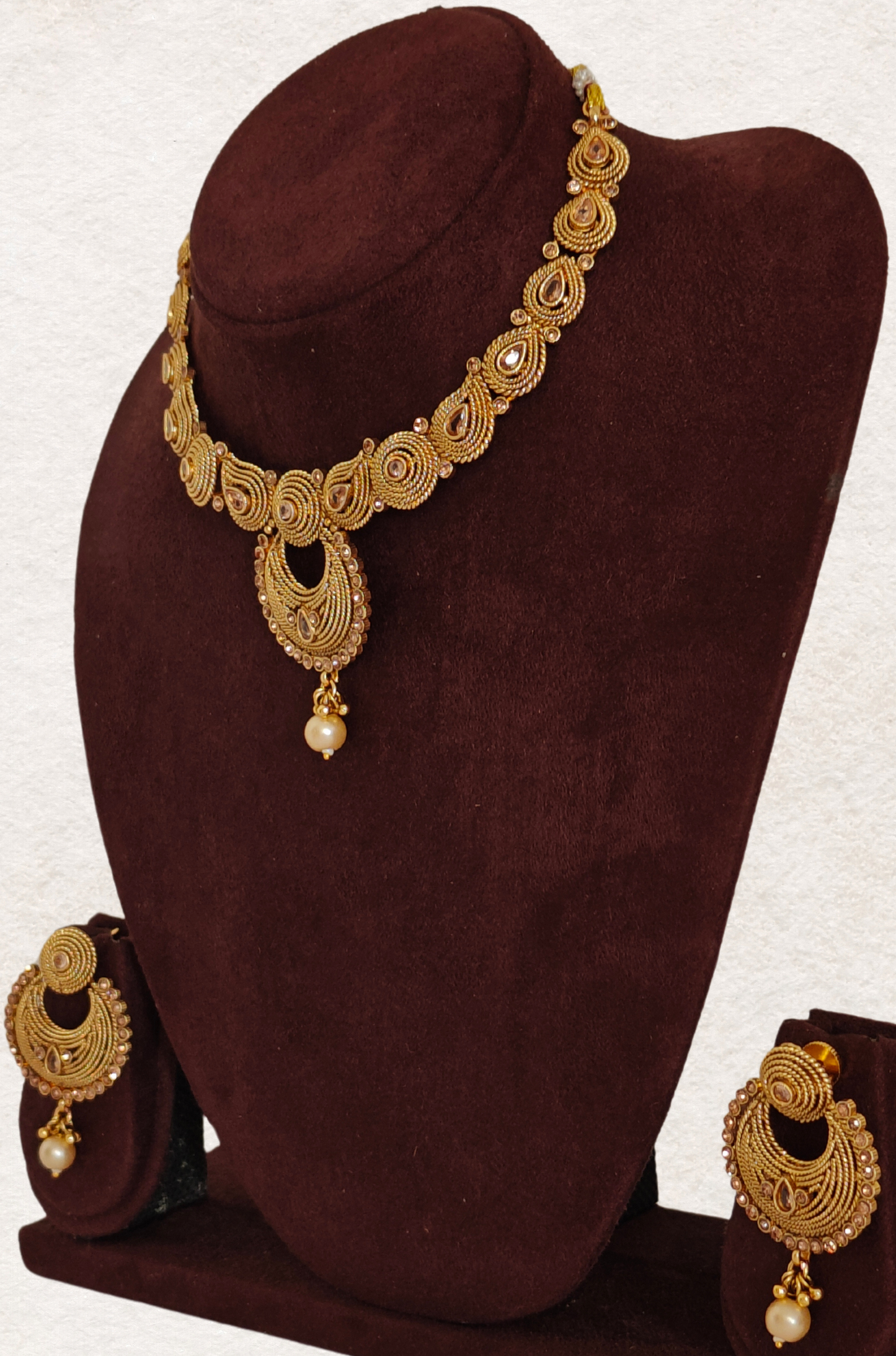 GOLDEN KAAVYA JEWELLERY SET