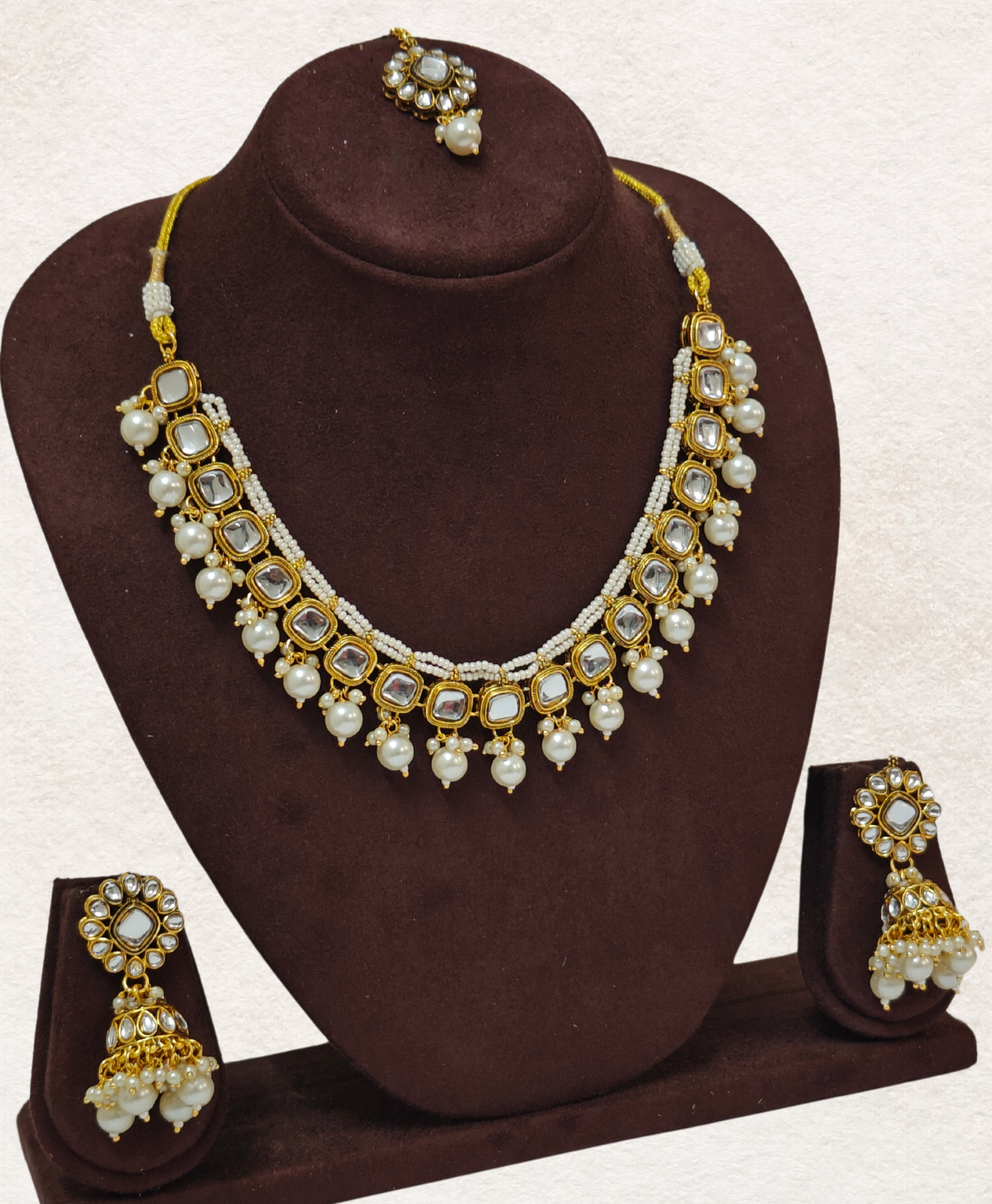 WHITE VINUTHA JEWELLERY SET