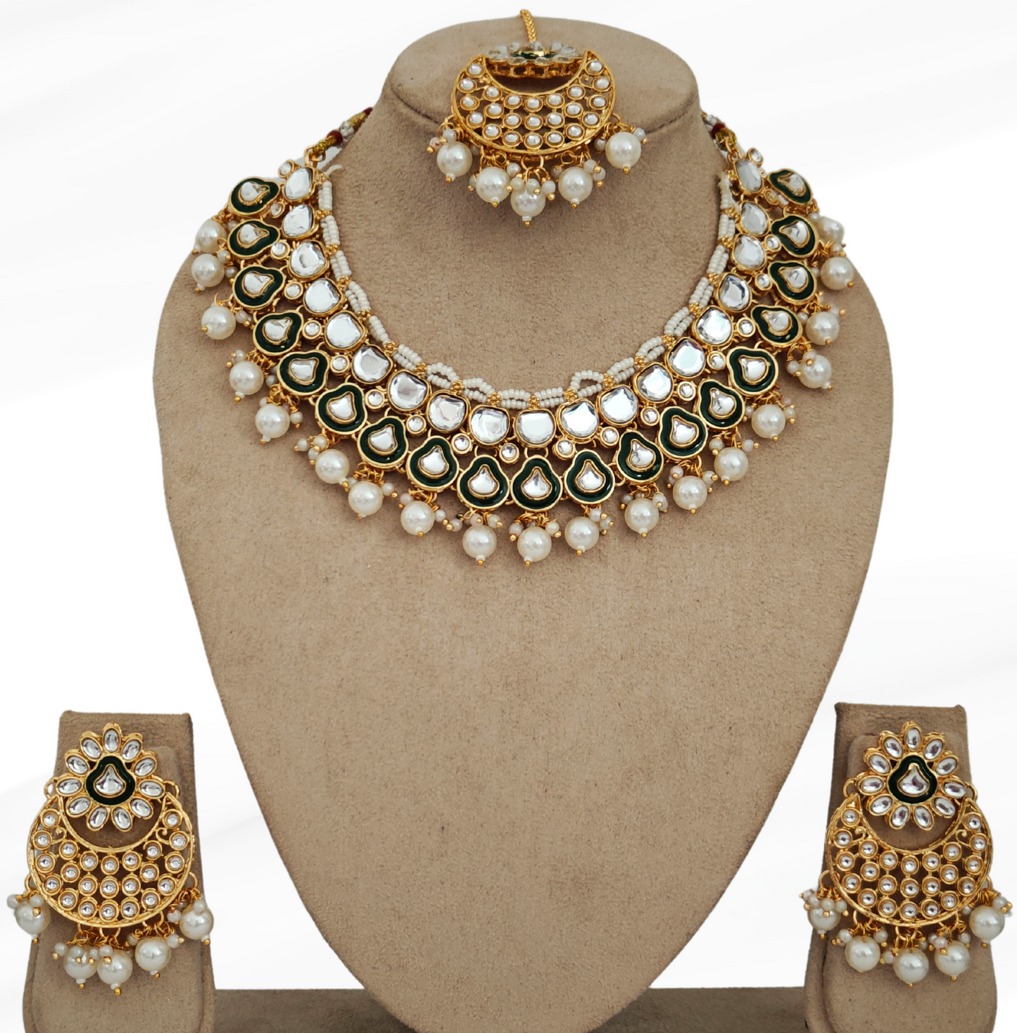 WHITE ARIKA JEWELLERY SET