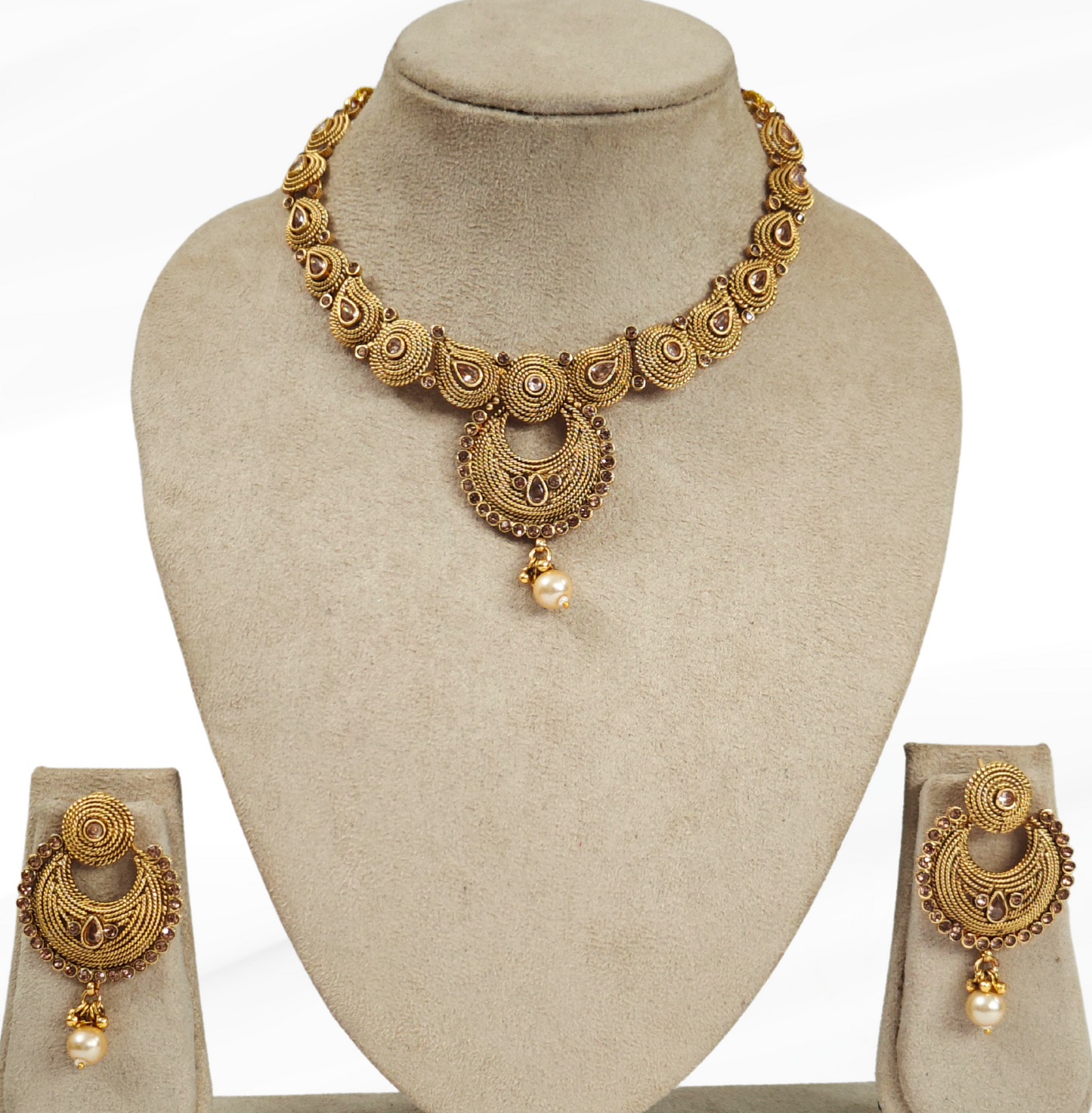 GOLDEN KAAVYA JEWELLERY SET