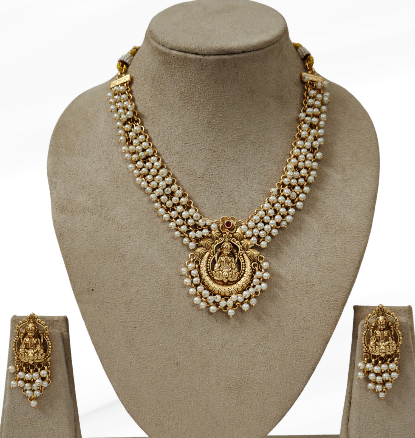 WHITE MEESHA JEWELLERY SET