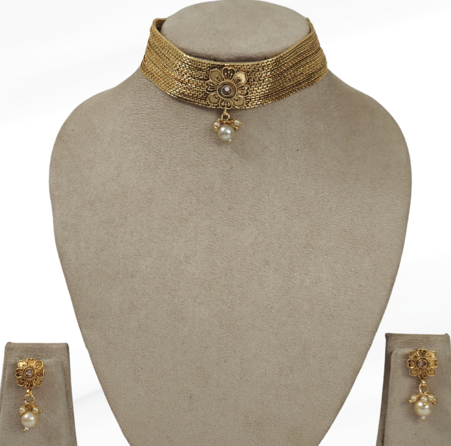 GOLDEN CHARVI JEWELLERY SET